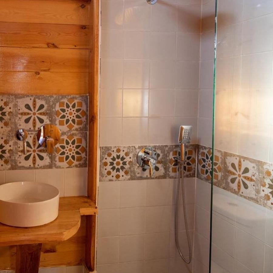 Northern Lake Lodge Izbat Ilyas Ngoại thất bức ảnh